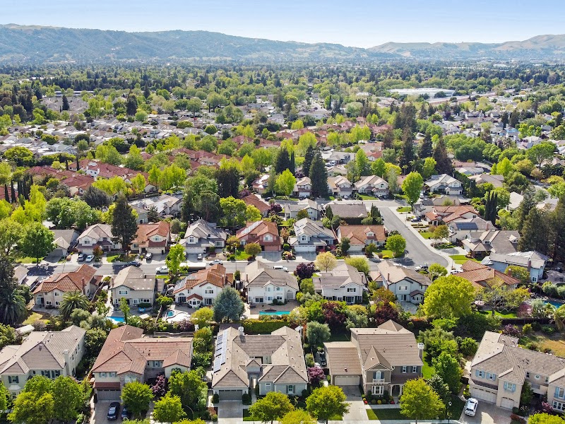 Lori Olson Tri Valley Real Estate Broker Associate at Compass photo 4