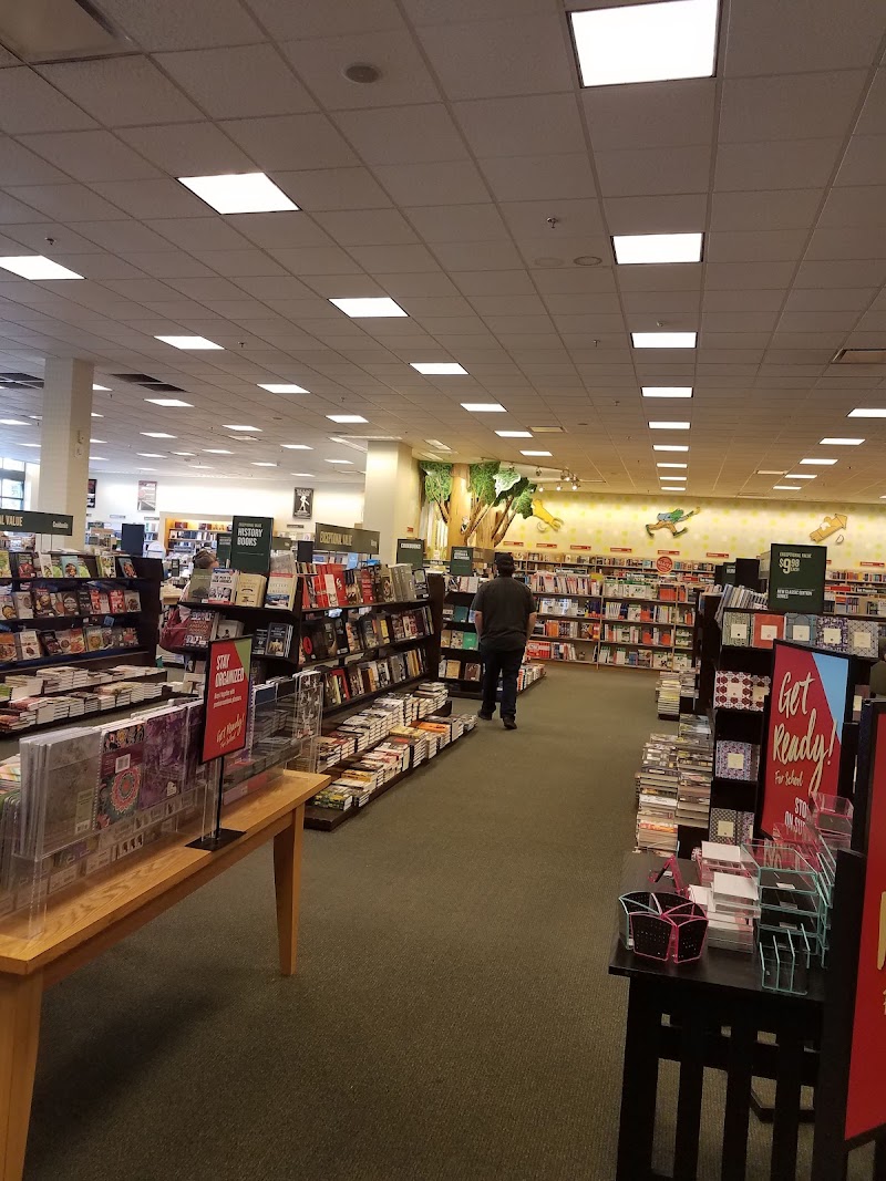 Barnes & Noble photo 5