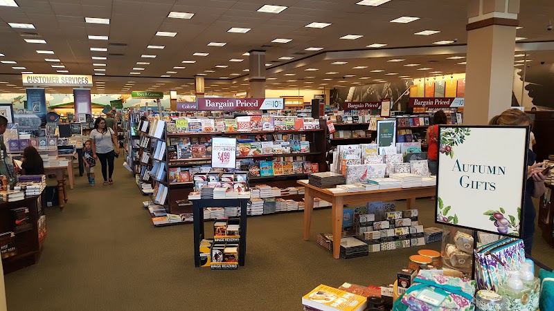 Barnes & Noble photo 2
