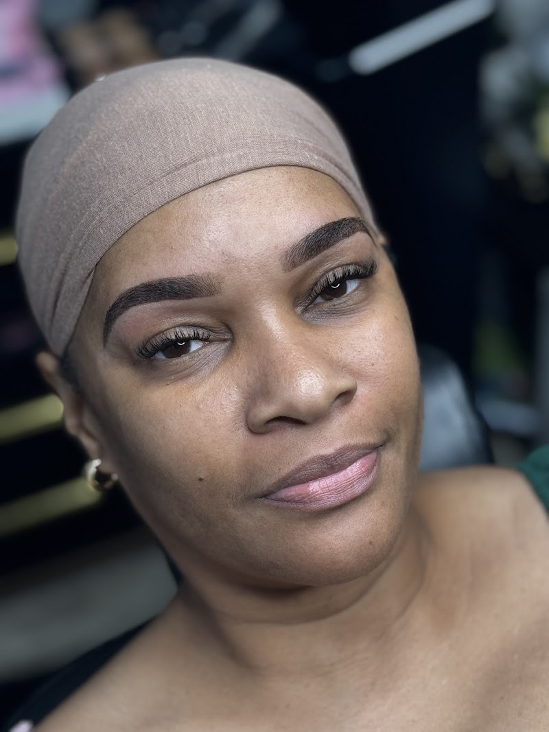 Soignéé Brow Bar photo 3