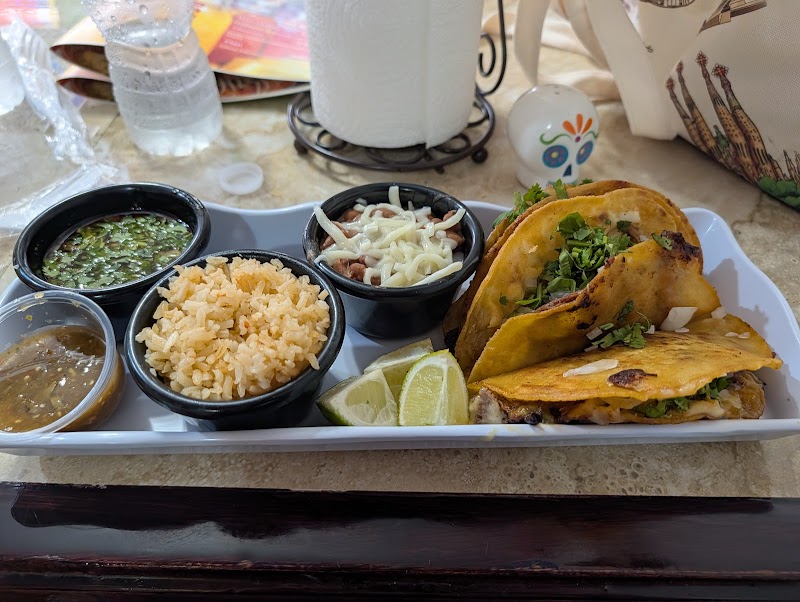 Chinelos Taqueria photo 3