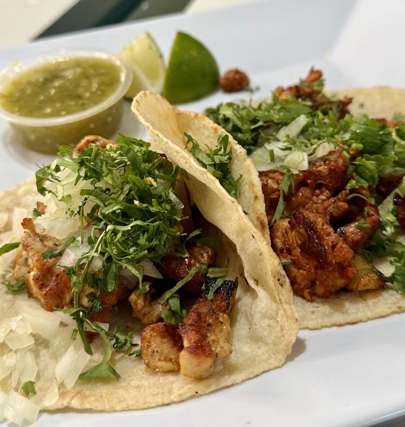 Chinelos Taqueria photo 4