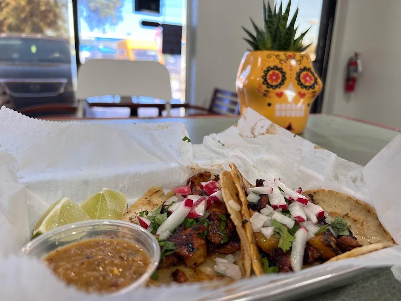 Chinelos Taqueria photo 2