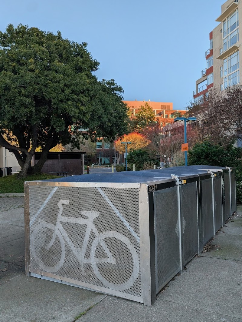 BikeLink: Emeryville Amtrak Station photo 3