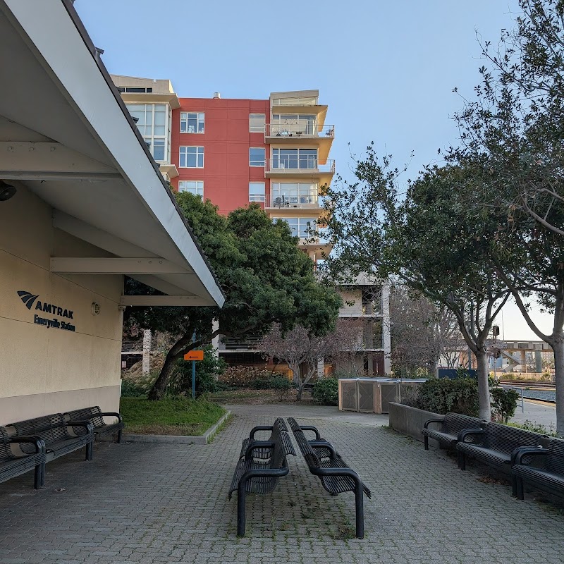 BikeLink: Emeryville Amtrak Station photo 2
