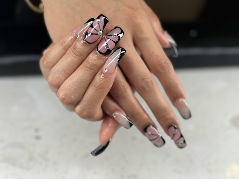 Universal Nails & Spa photo 3