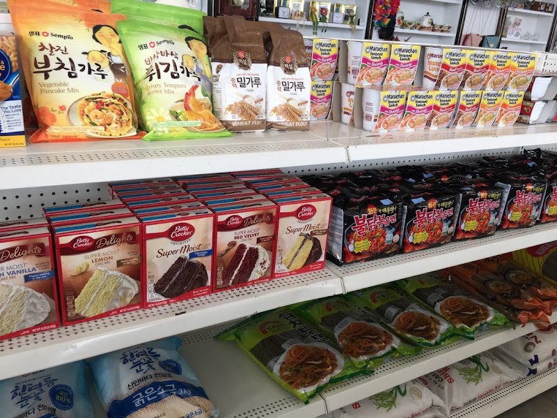 YJ Store photo 4