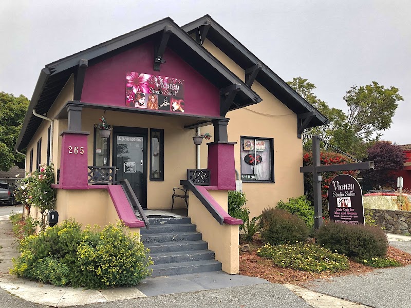 Photo of Vianey Studio Salon