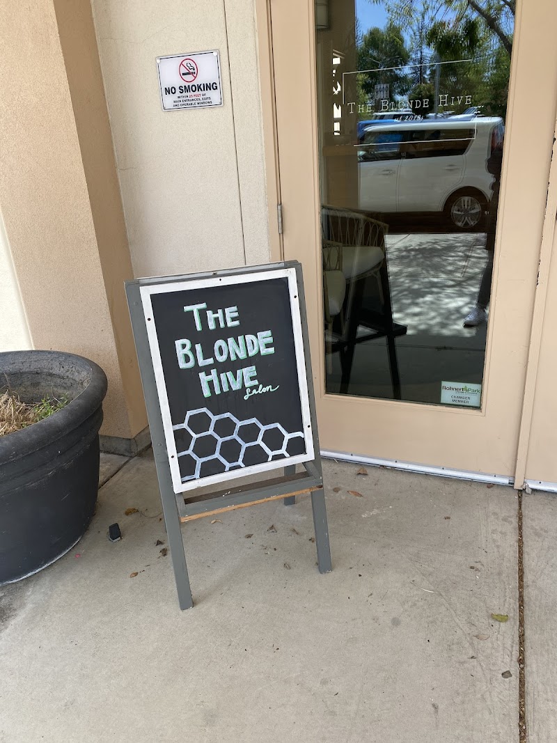 The Blonde Hive photo 5