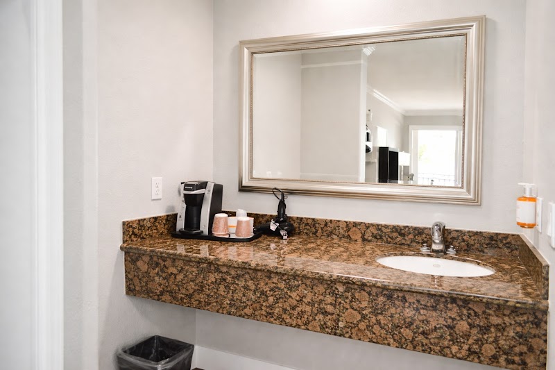 Fairview Inn & Suites photo 4