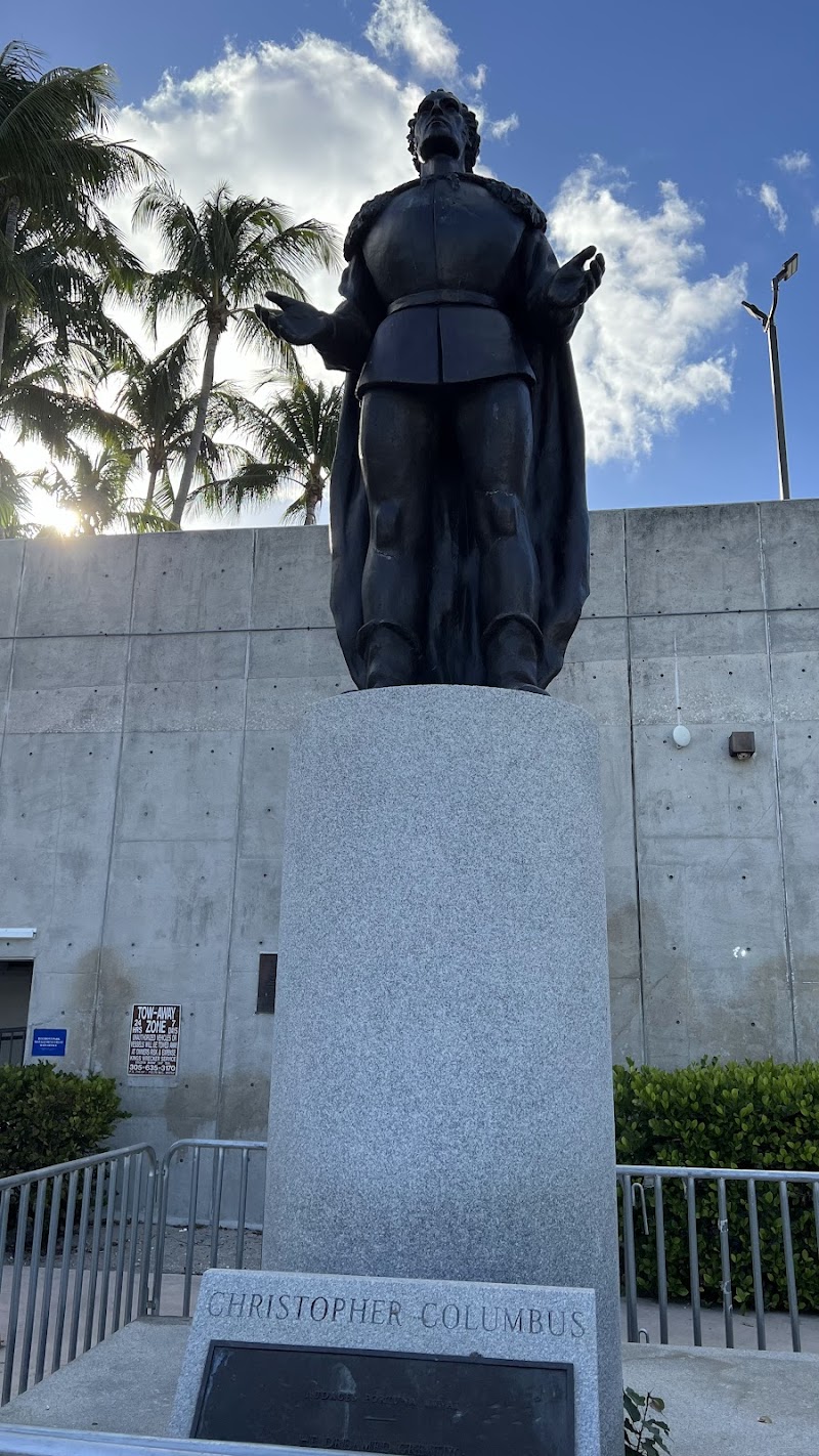 Photo of Christopher Columbus Statue
