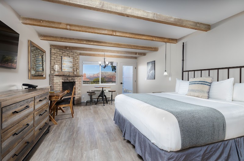 Sky Ranch Lodge photo 2
