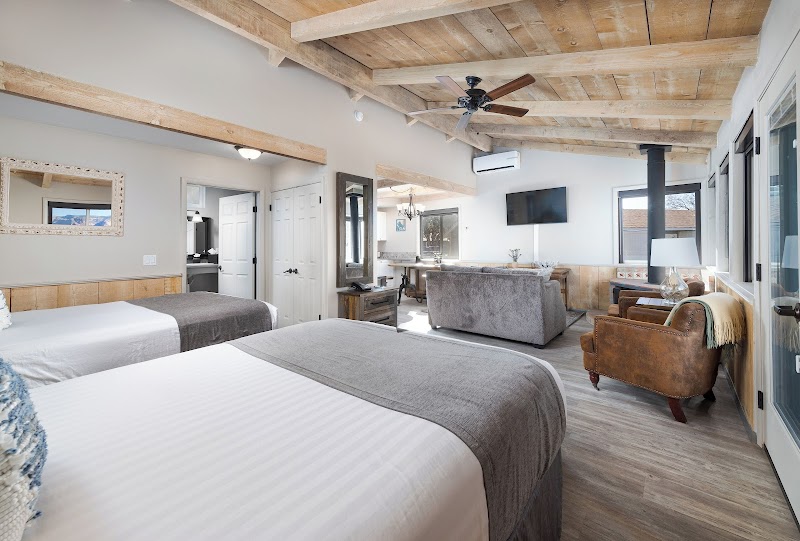Sky Ranch Lodge photo 5