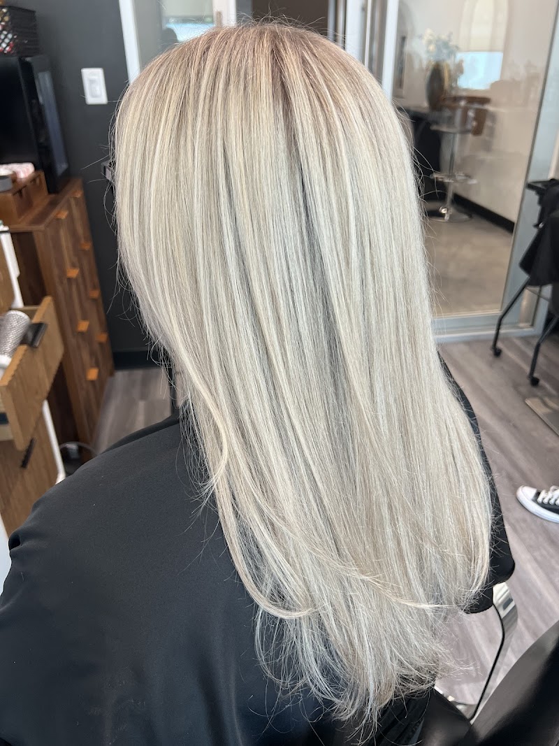 Mane Vibe by Sarah photo 2