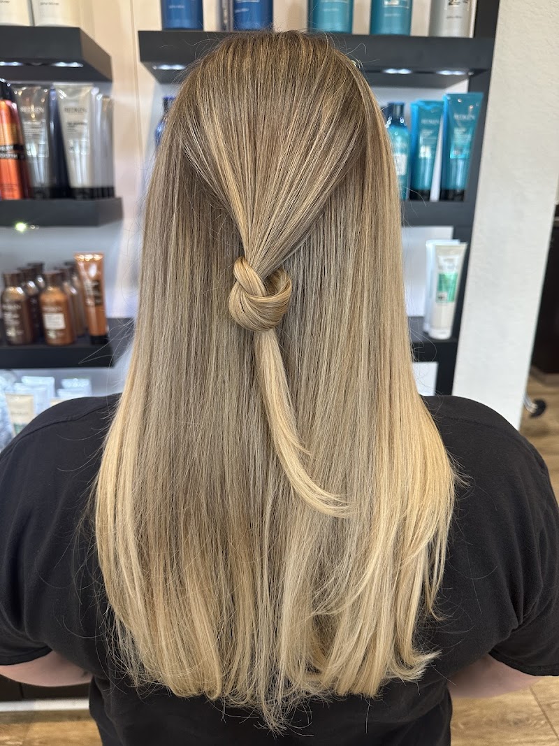 Mane Vibe by Sarah photo 4