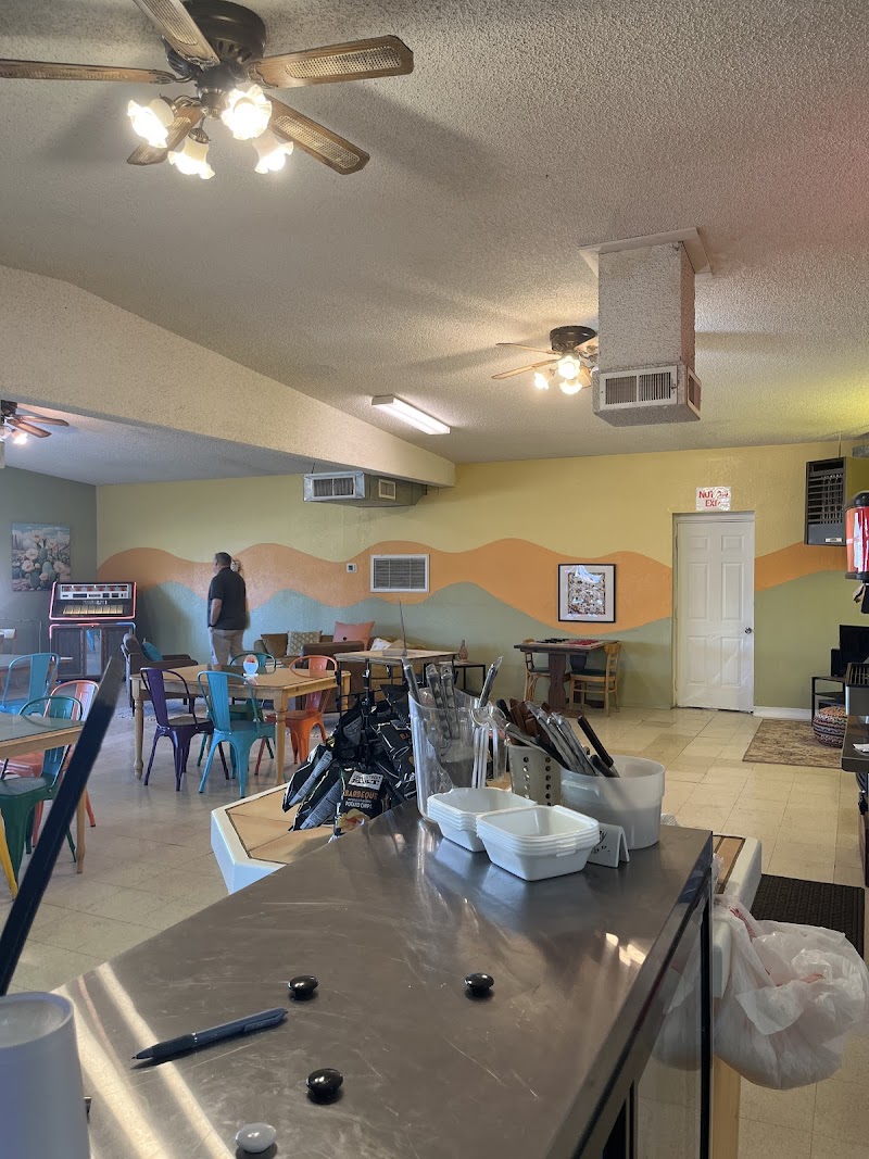 Photo of 4th St deli and desserts