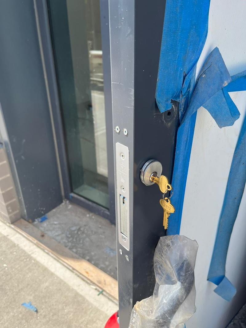 352 Locksmiths photo 4