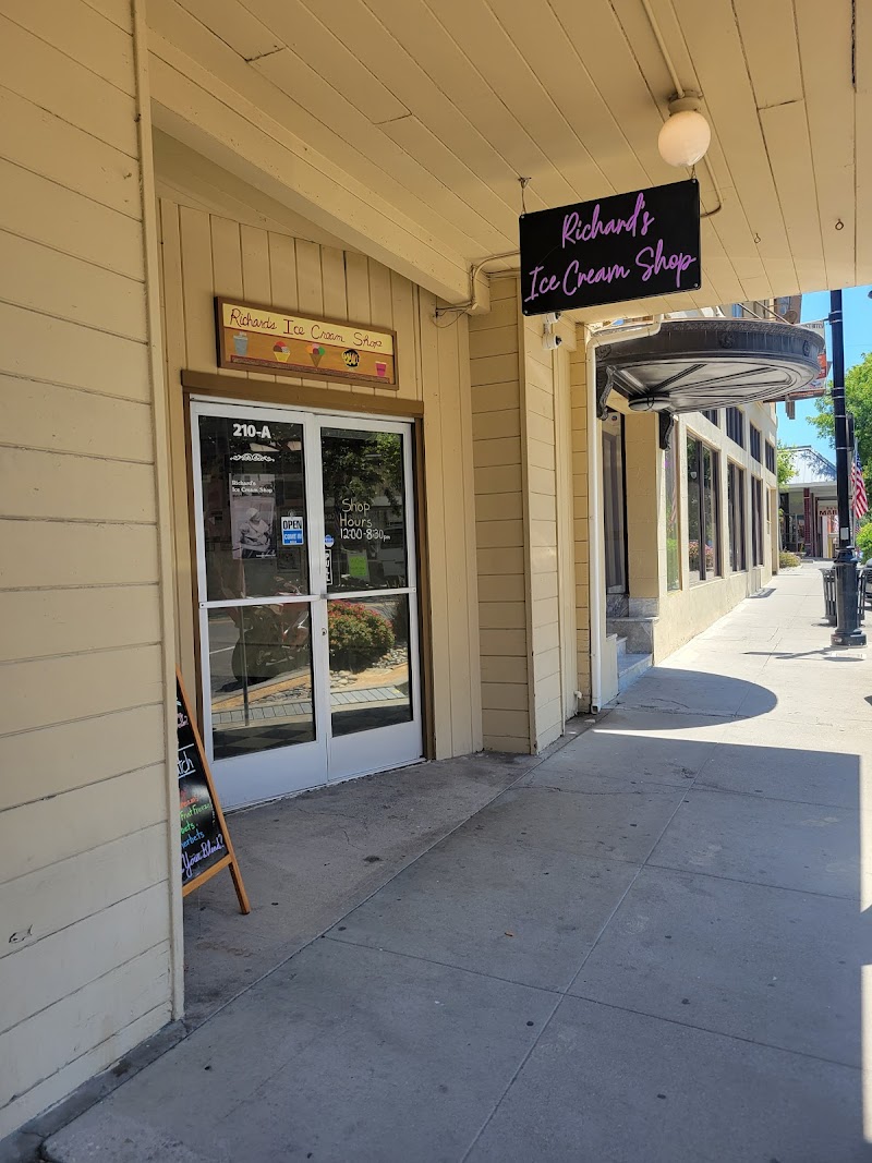 Richard's Ice Cream Shop photo 4