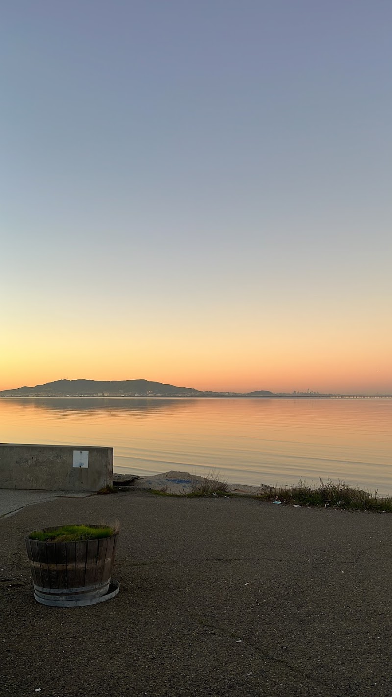 Free shore parking photo 3