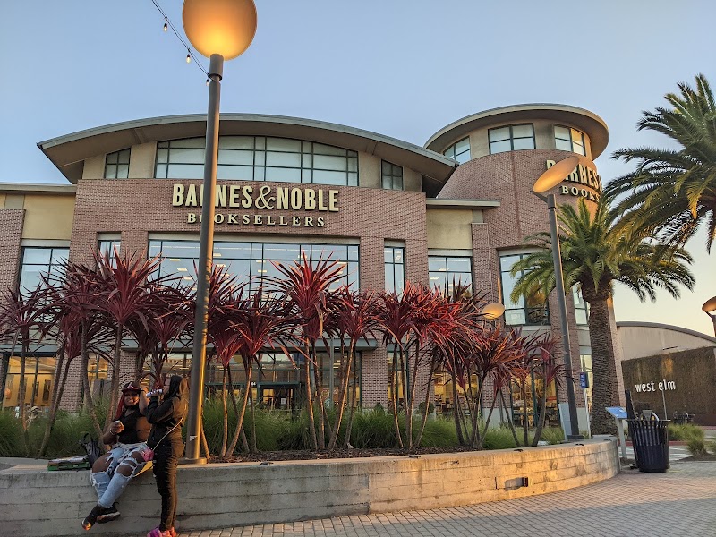 Photo of Barnes & Noble