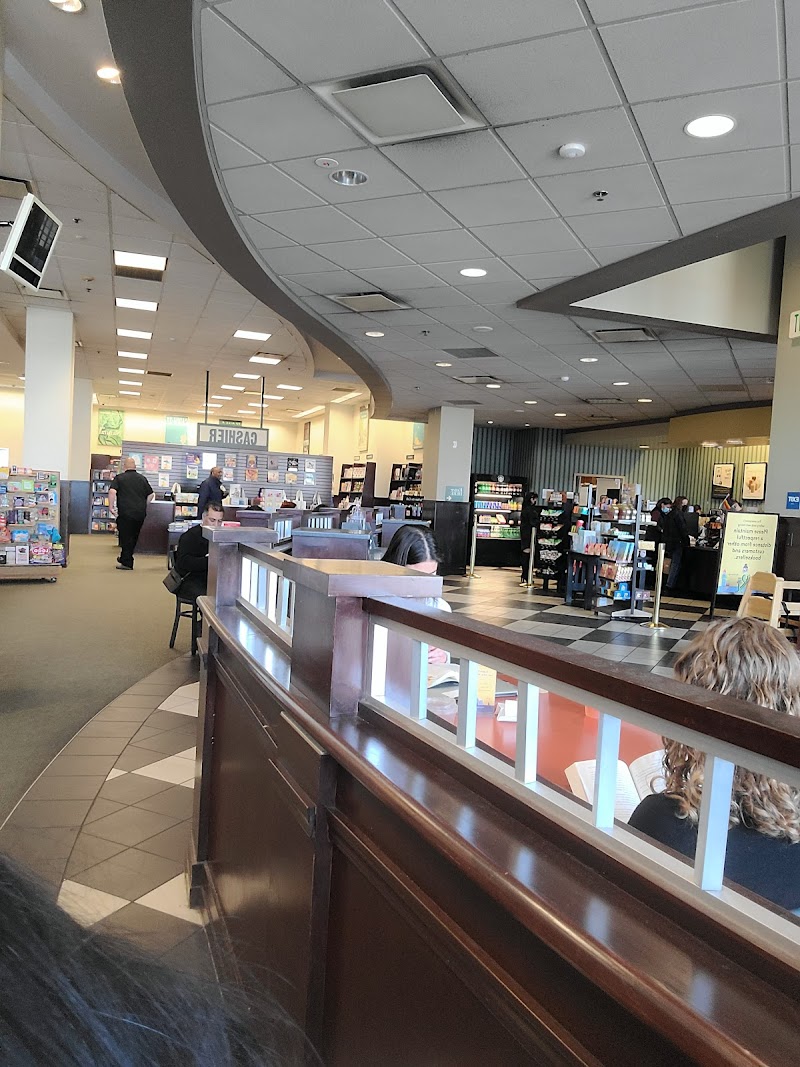 Barnes & Noble photo 2