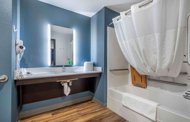 Extended Stay America Select Suites- Tampa - Northeast photo 3