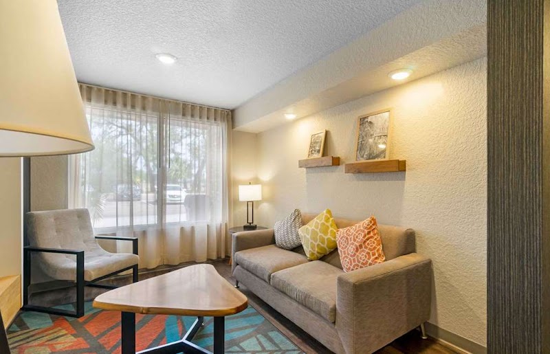 Extended Stay America Select Suites- Tampa - Northeast photo 5