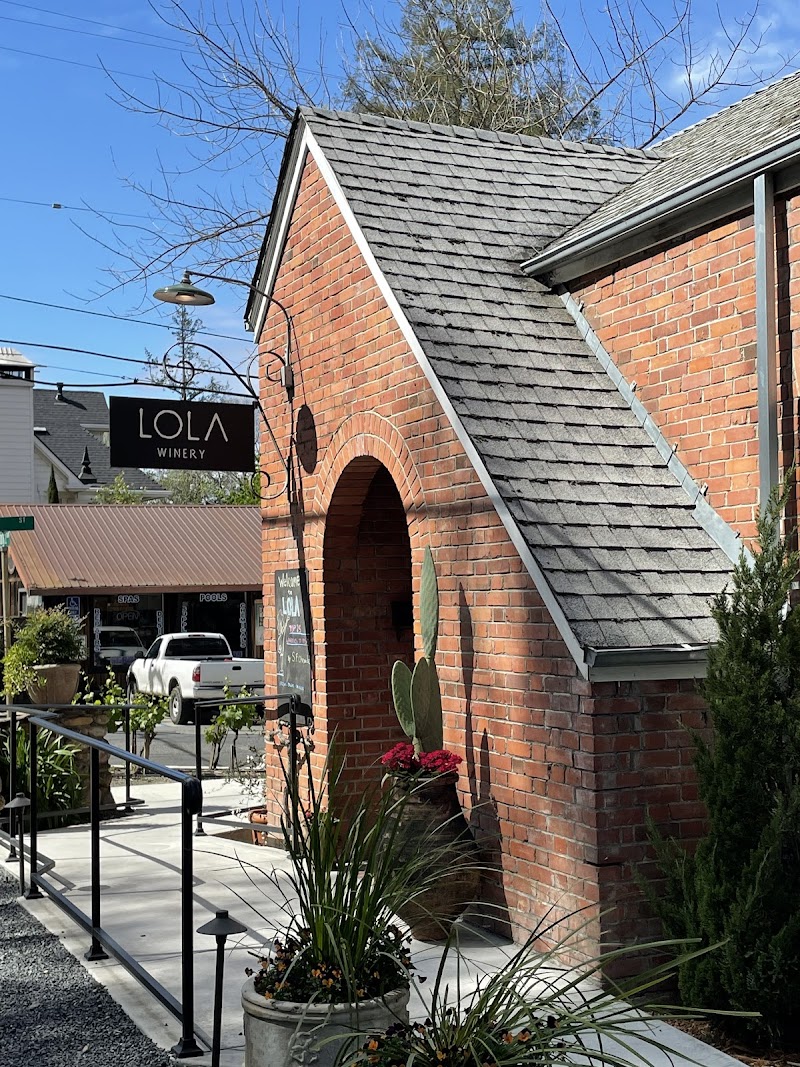 LOLA Wines photo 4