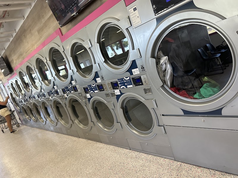 LaundroLab Laundromat photo 2