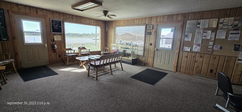 King’s Land O'Lakes Airport (LNL) photo 3