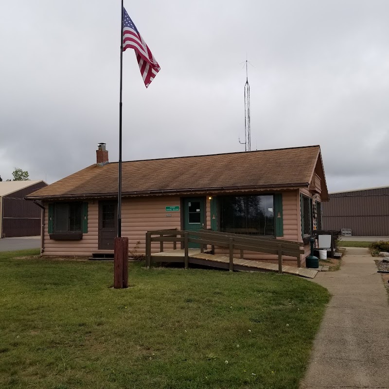 Photo of King’s Land O'Lakes Airport (LNL)