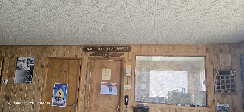 King’s Land O'Lakes Airport (LNL) photo 4