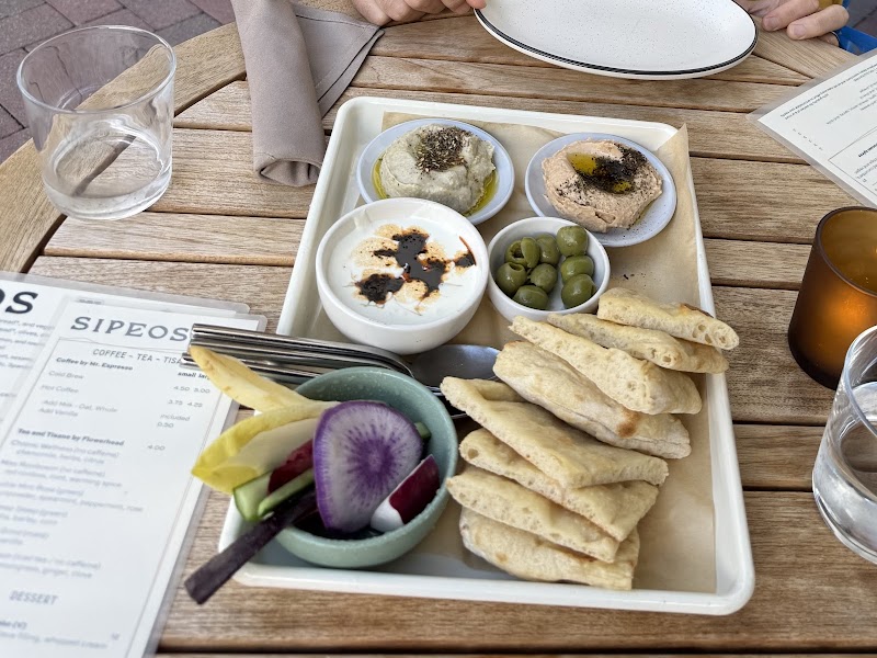 Sipeos Restaurant & Bar photo 4