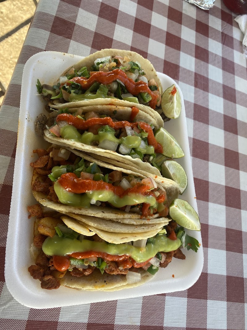 Photo of Pupusas & Tacos Arely taco truck