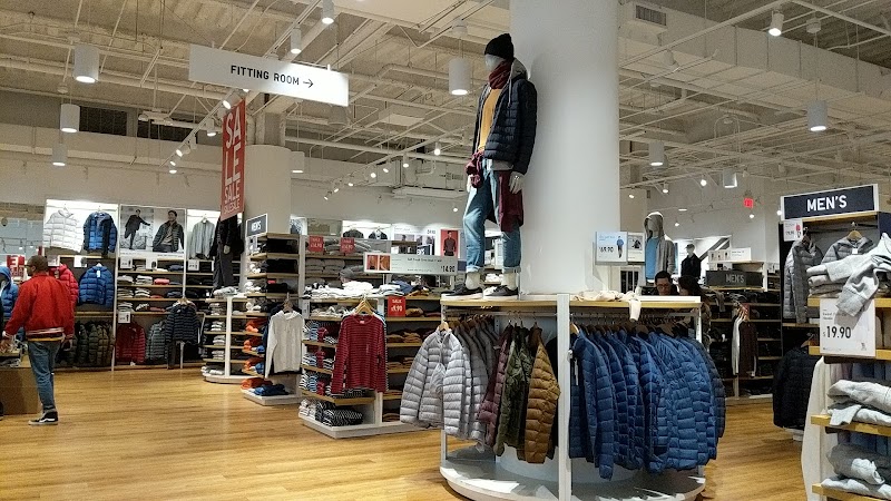 UNIQLO Bay Street photo 3