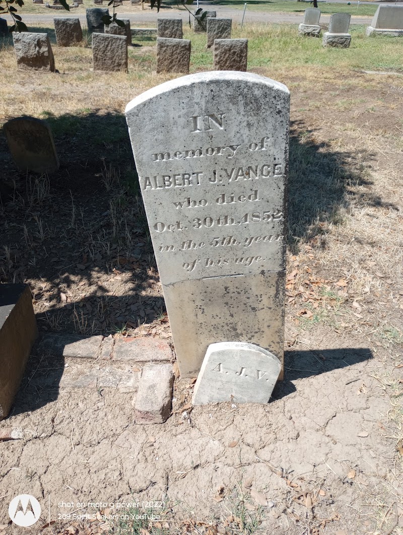 San Joaquin Catholic Cemetery photo 4