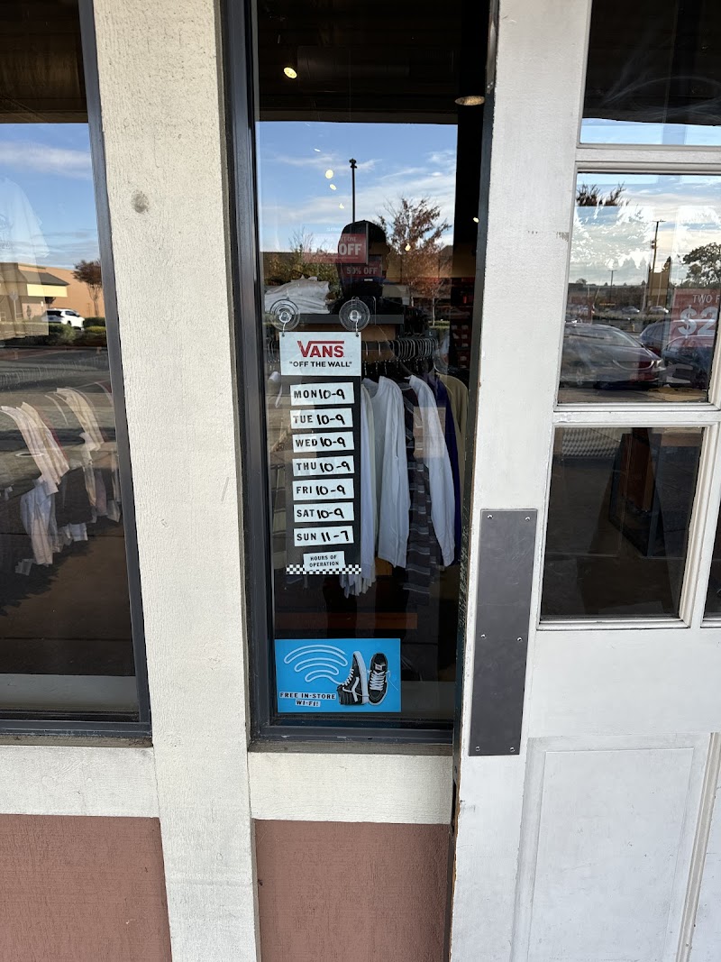 Photo of Vans Outlet