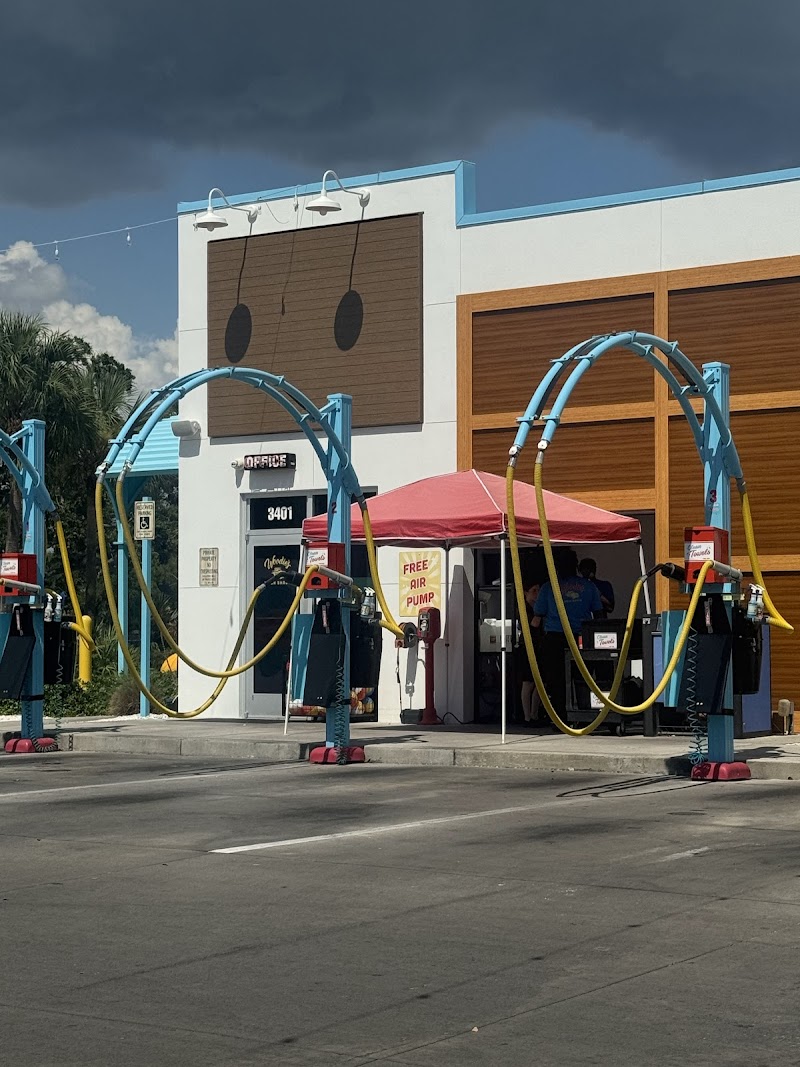 Woodie's Wash Shack - Skyway photo 2