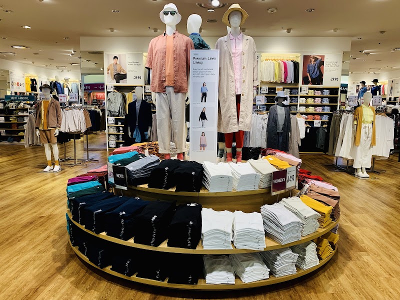 UNIQLO Serramonte photo 2