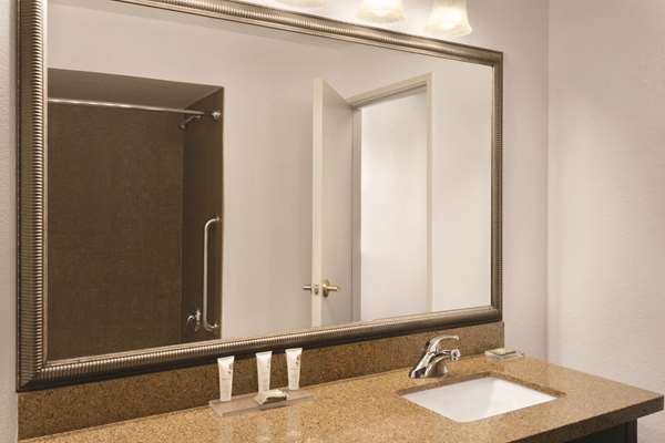 Country Inn & Suites by Radisson, Bradenton-Lakewood Ranch, FL photo 4