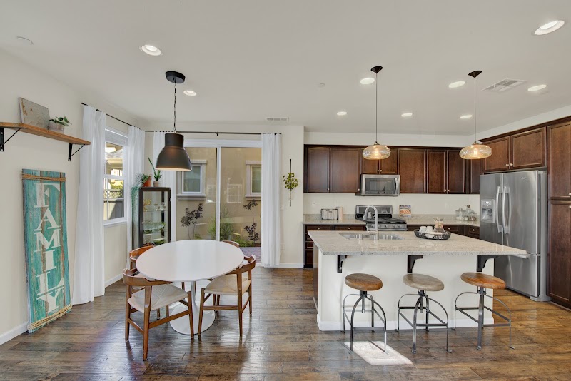 Leticia Rosa, Real Estate Agent photo 3