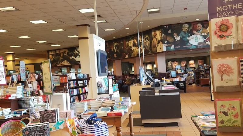 Barnes & Noble photo 3