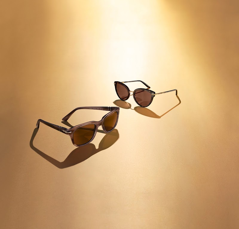 Sunglass Hut photo 4
