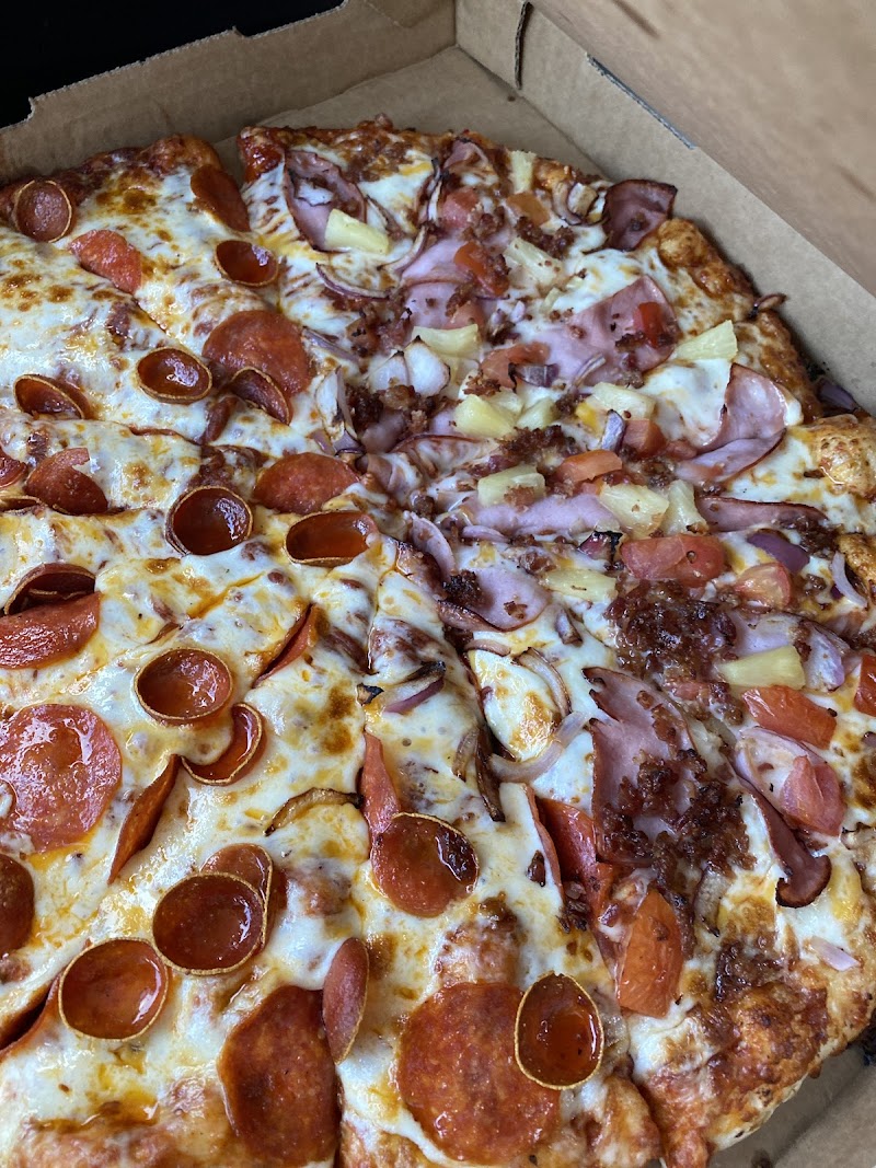 Round Table Pizza photo 4