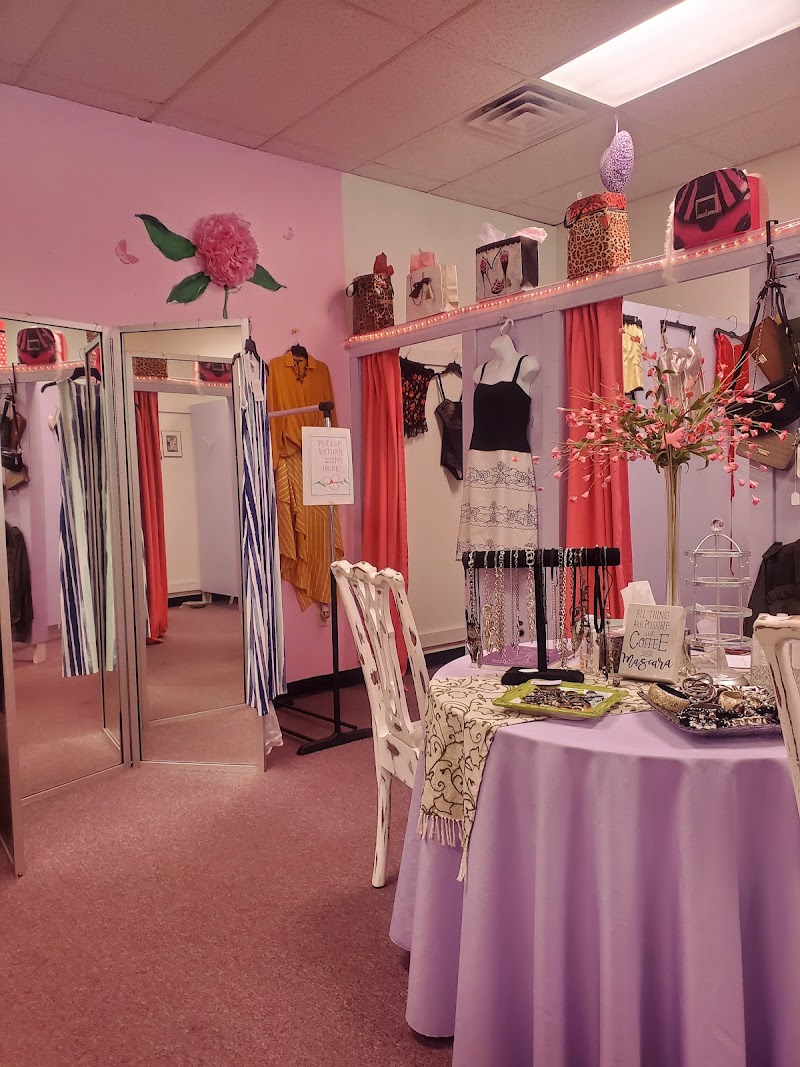 Lisa's Luxury Resale photo 3