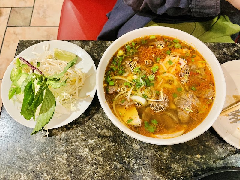 Pho Chandler photo 2