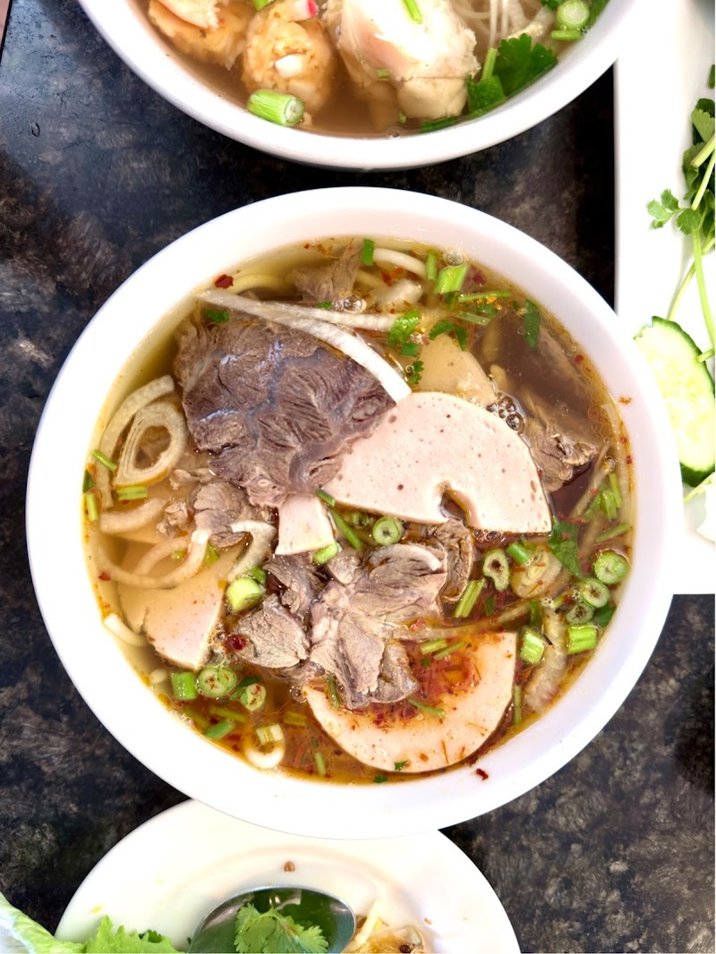 Pho Chandler photo 4
