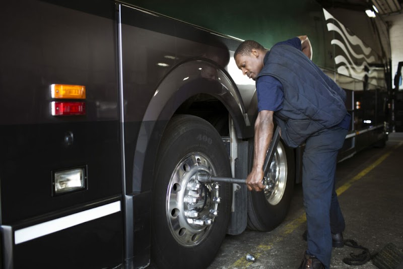 Bargain Mobile Commercial Tires Road Service photo 3