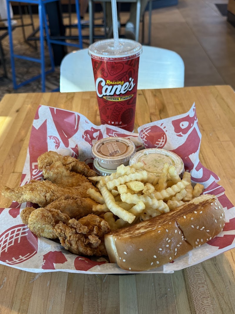Raising Cane's Chicken Fingers photo 3
