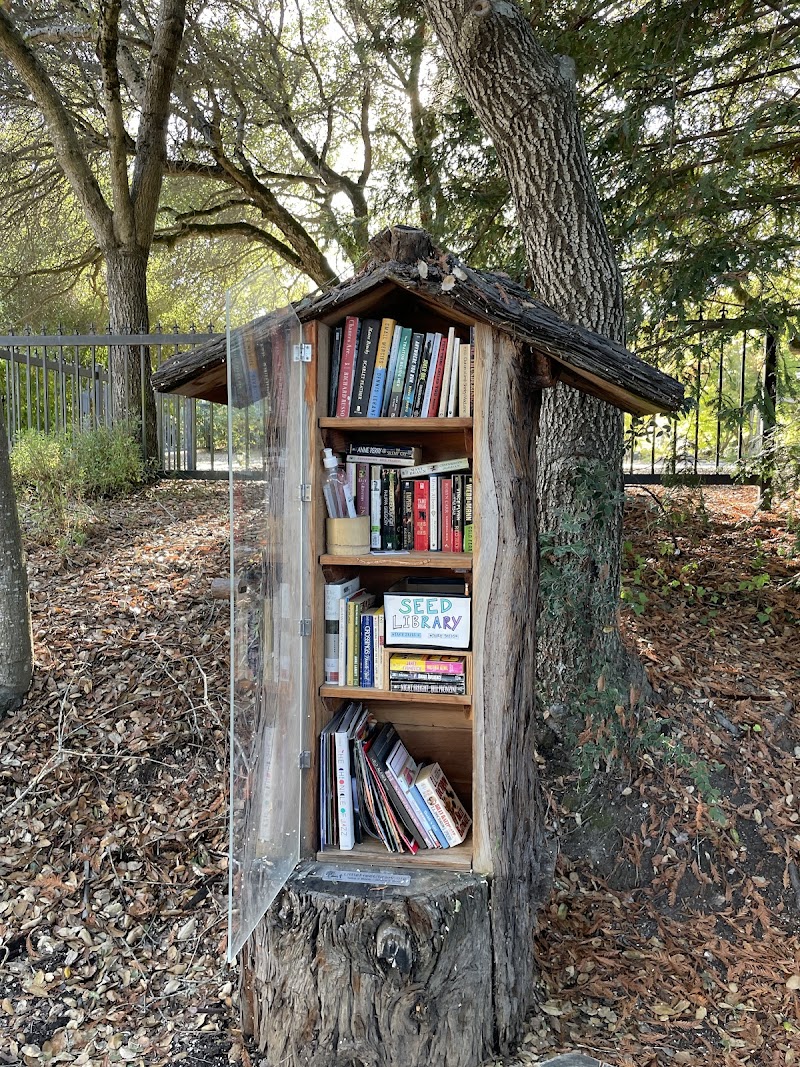 Fredricks Road Little Free Library photo 2
